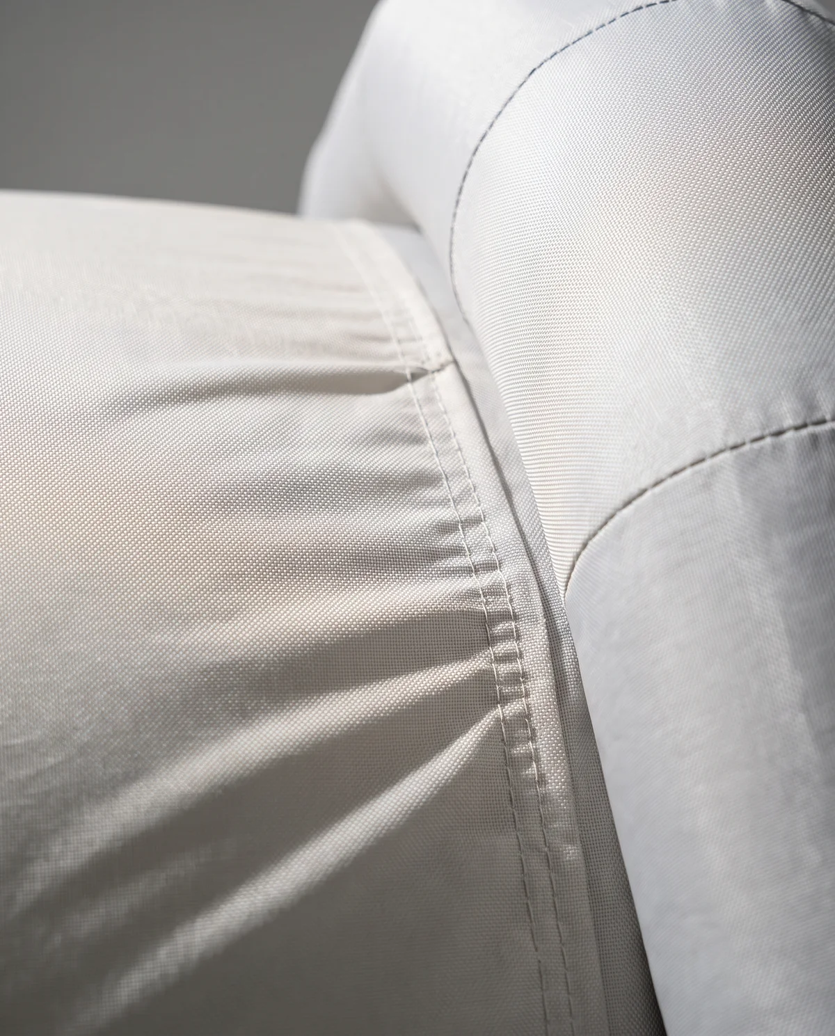Close detail of the fabric-covered support ring against the cover.